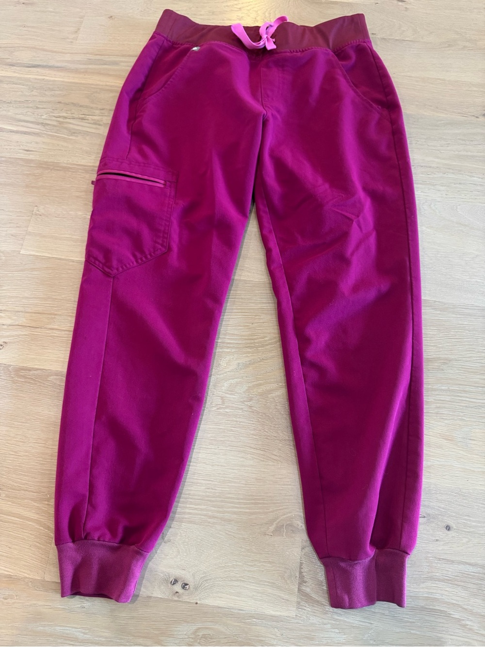 Figs Women's Zamora Jogger Scrub Pants dark magenta size petite small SP